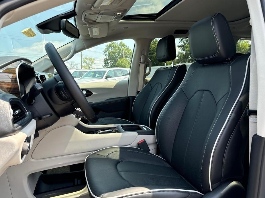 new 2024 Chrysler Pacifica car, priced at $43,988