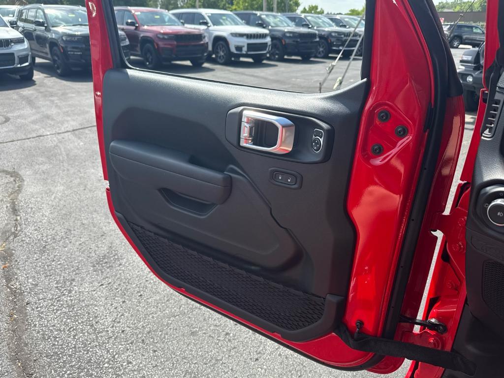 new 2025 Jeep Wrangler car, priced at $39,988