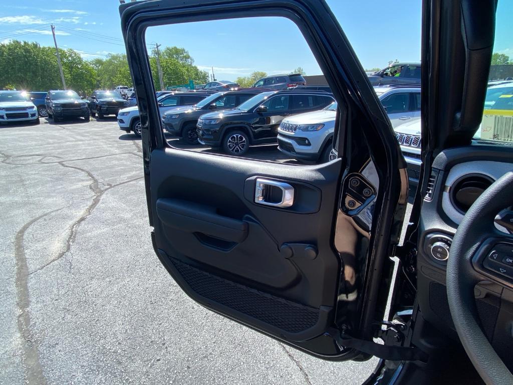 new 2024 Jeep Gladiator car, priced at $35,488