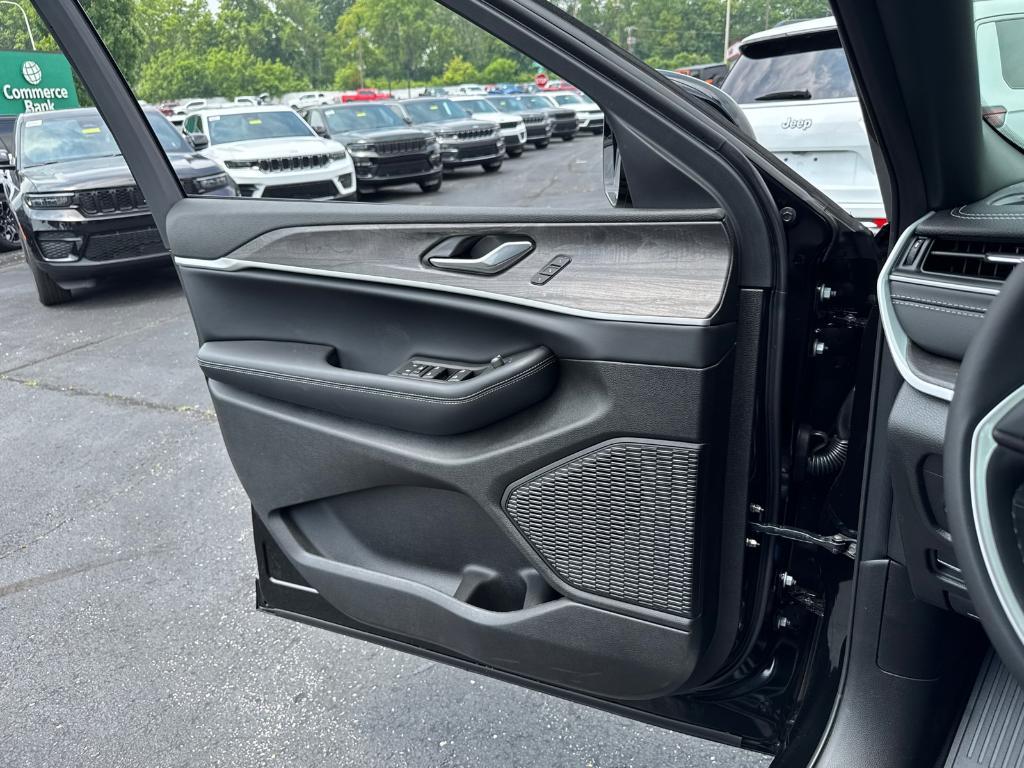 new 2025 Jeep Grand Cherokee L car, priced at $38,988