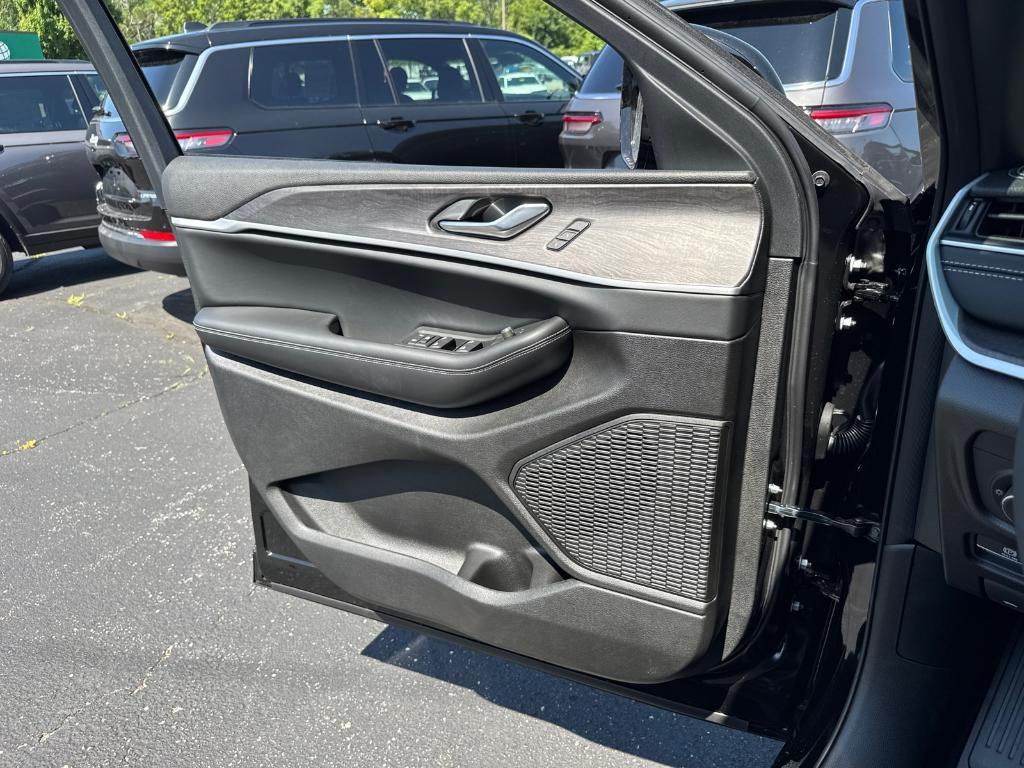 new 2025 Jeep Grand Cherokee L car, priced at $43,988