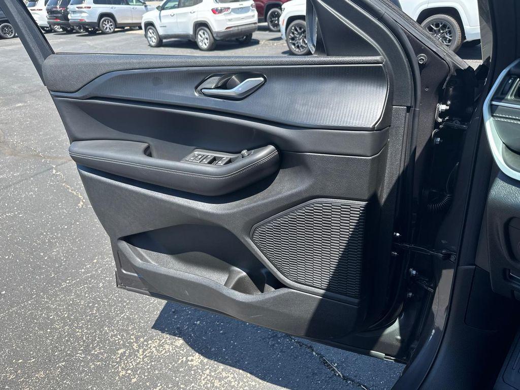 new 2025 Jeep Grand Cherokee L car, priced at $33,988