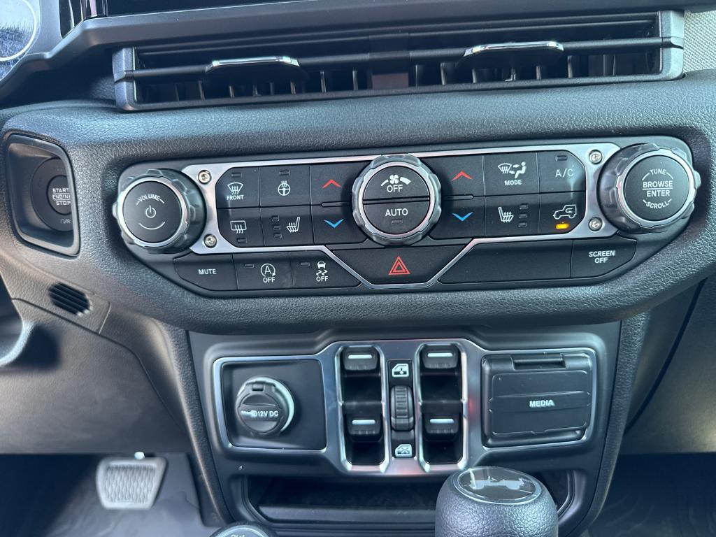 new 2025 Jeep Wrangler car, priced at $39,988