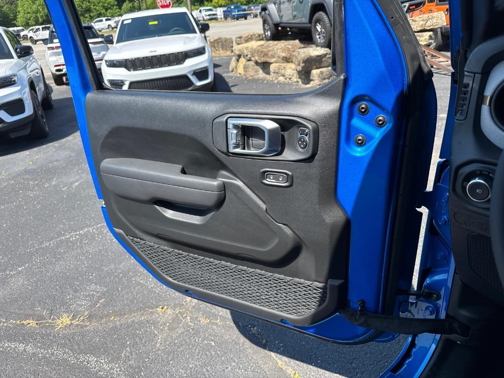 new 2025 Jeep Wrangler car, priced at $39,988