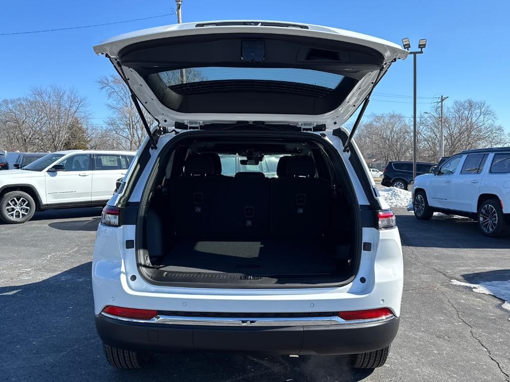 new 2025 Jeep Grand Cherokee car, priced at $41,580