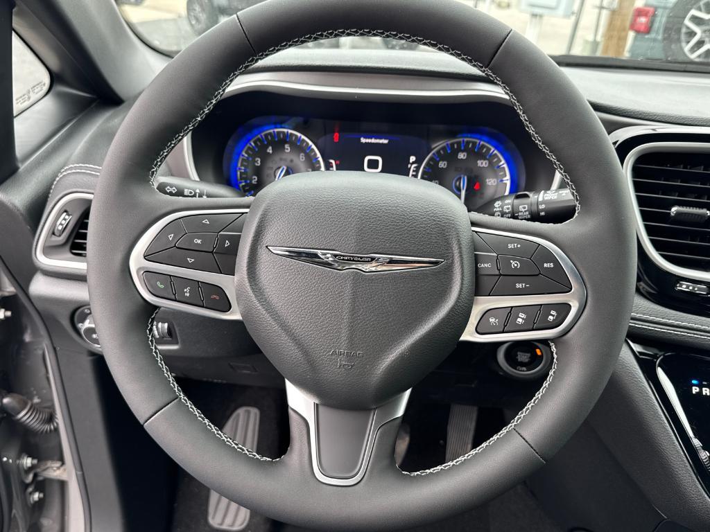 new 2025 Chrysler Pacifica car, priced at $45,920