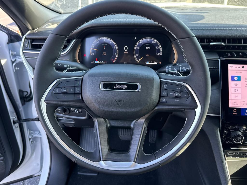 new 2025 Jeep Grand Cherokee car, priced at $37,988