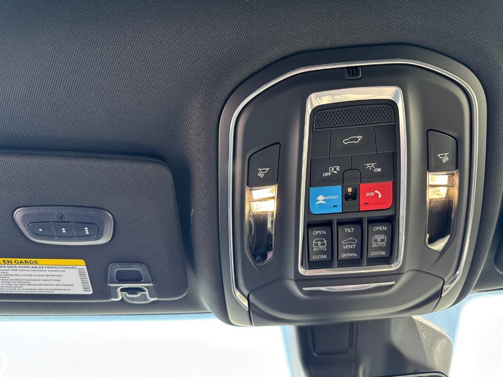 new 2025 Jeep Grand Cherokee car, priced at $49,215