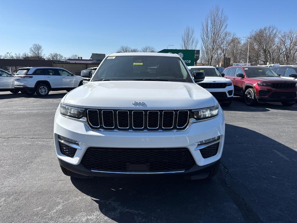 new 2025 Jeep Grand Cherokee car, priced at $49,215
