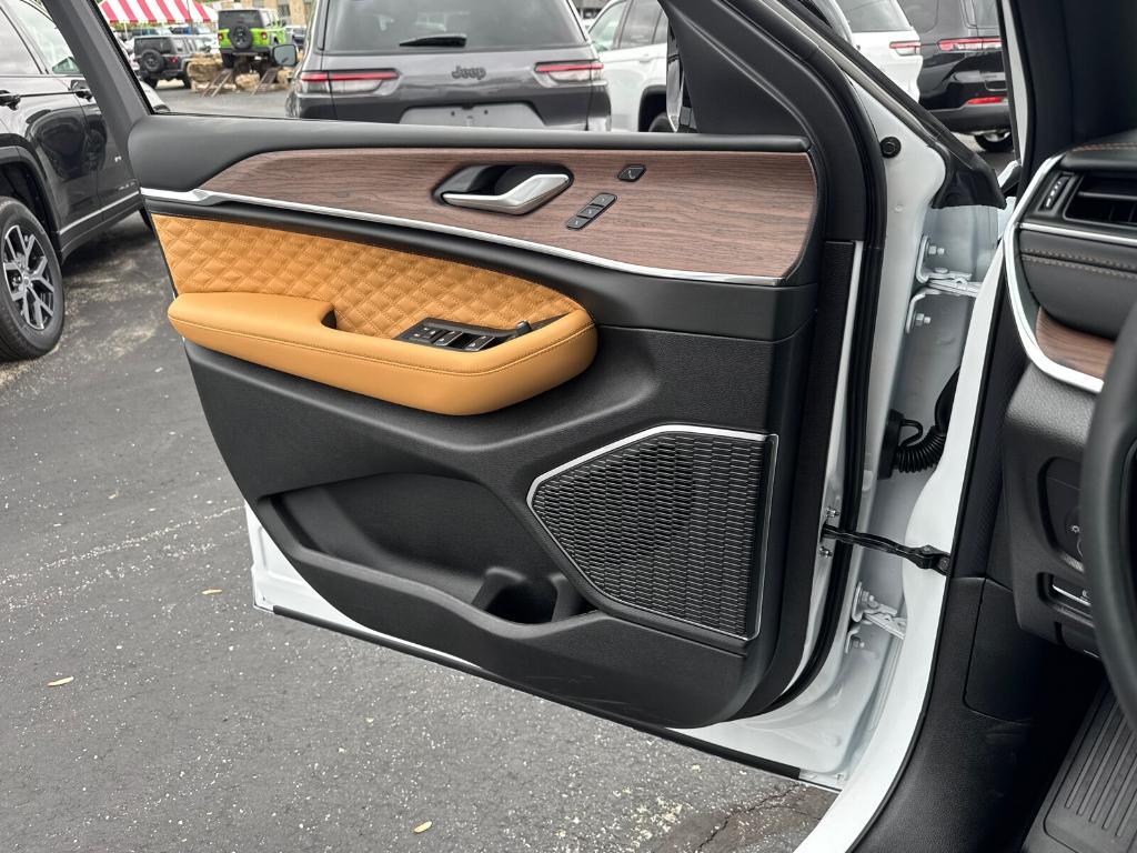 new 2025 Jeep Grand Cherokee L car, priced at $54,988
