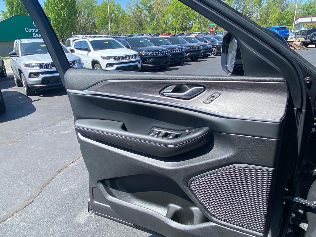 new 2024 Jeep Grand Cherokee car, priced at $37,988