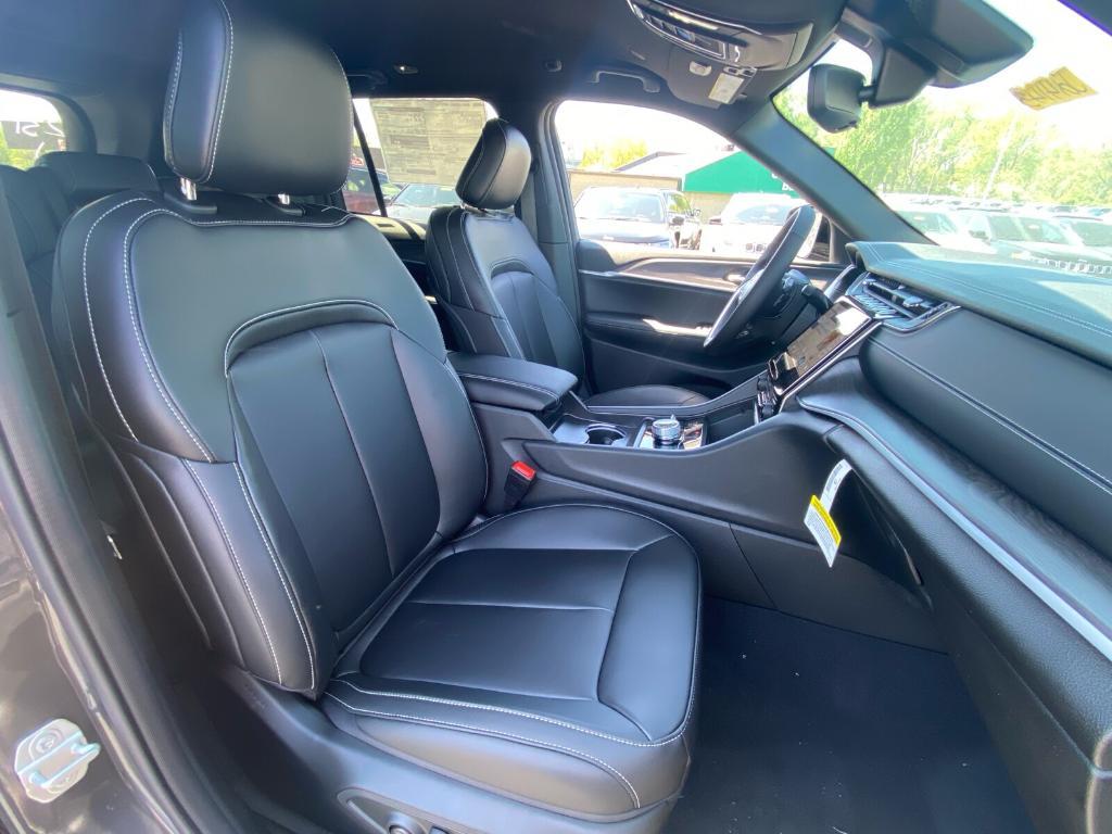 new 2024 Jeep Grand Cherokee car, priced at $38,988