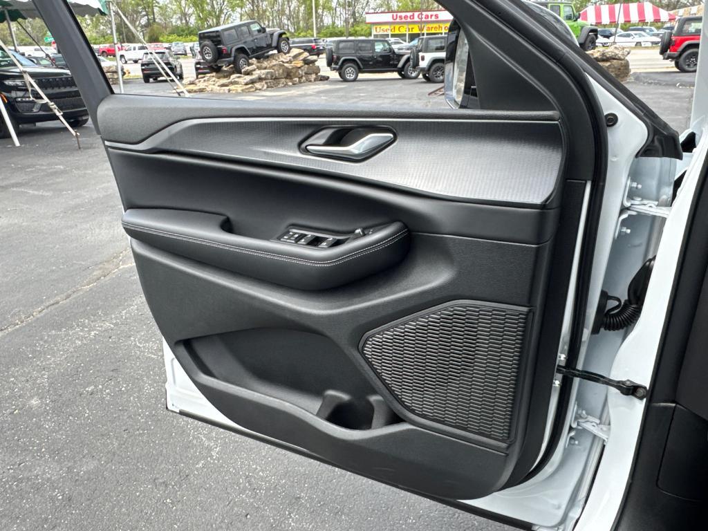 new 2025 Jeep Grand Cherokee L car, priced at $48,135