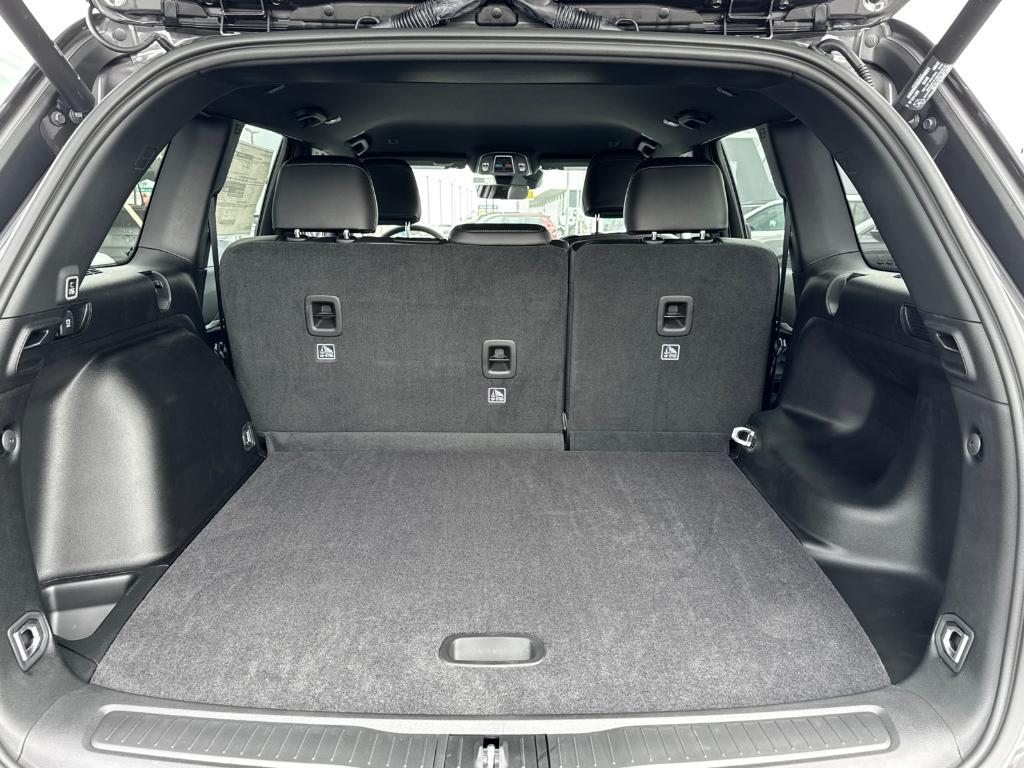 new 2025 Jeep Grand Cherokee car, priced at $37,988