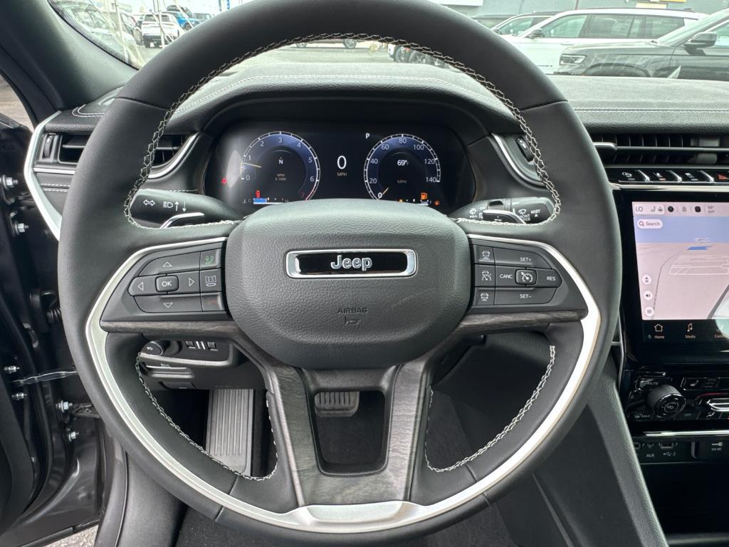 new 2025 Jeep Grand Cherokee car, priced at $37,988