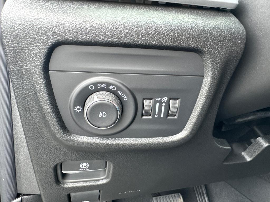 new 2025 Jeep Grand Cherokee car, priced at $47,495