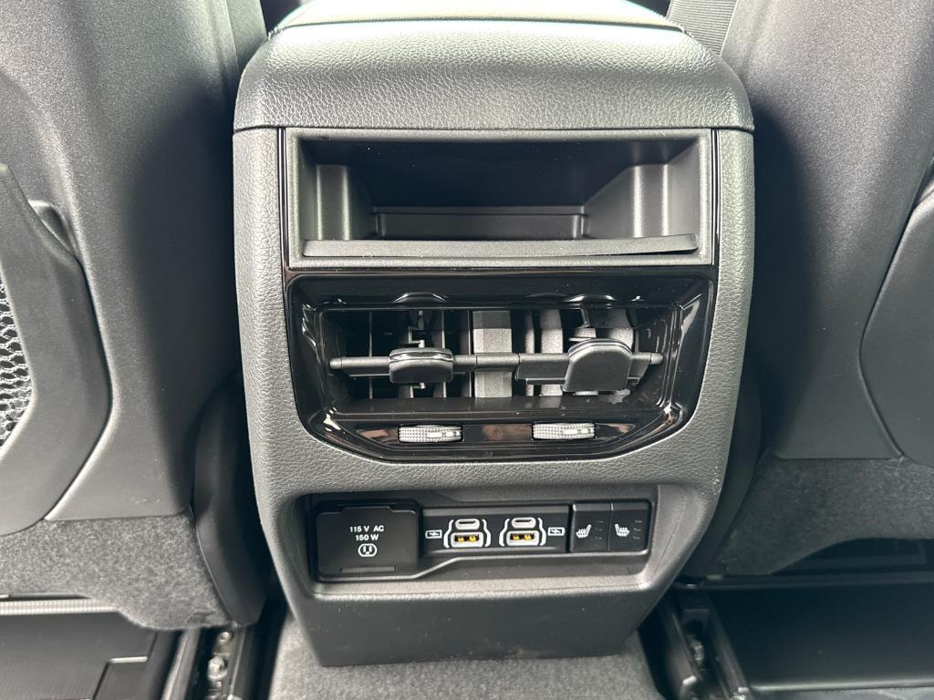 new 2025 Jeep Grand Cherokee car, priced at $37,988