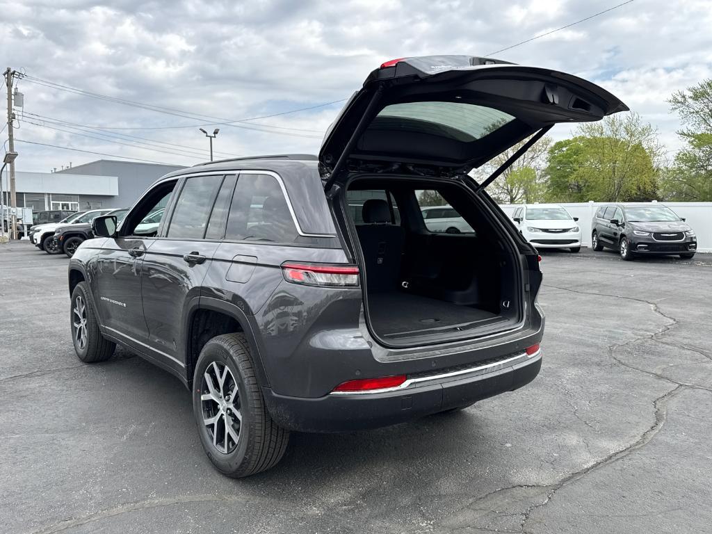 new 2025 Jeep Grand Cherokee car, priced at $47,495