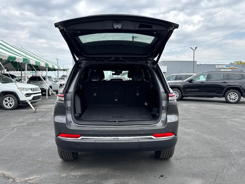 new 2025 Jeep Grand Cherokee car, priced at $37,988
