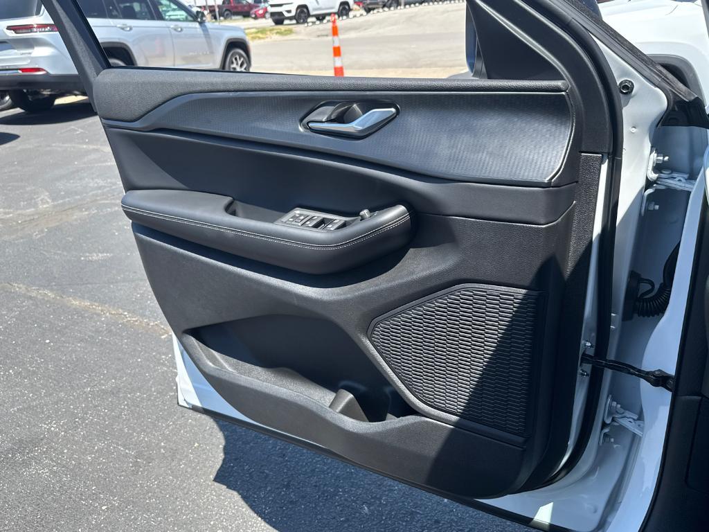 new 2025 Jeep Grand Cherokee L car, priced at $33,988