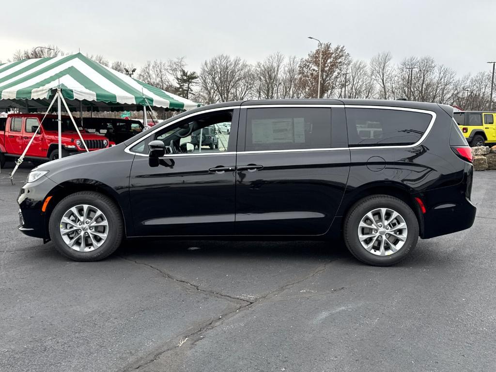 new 2025 Chrysler Pacifica car, priced at $39,988