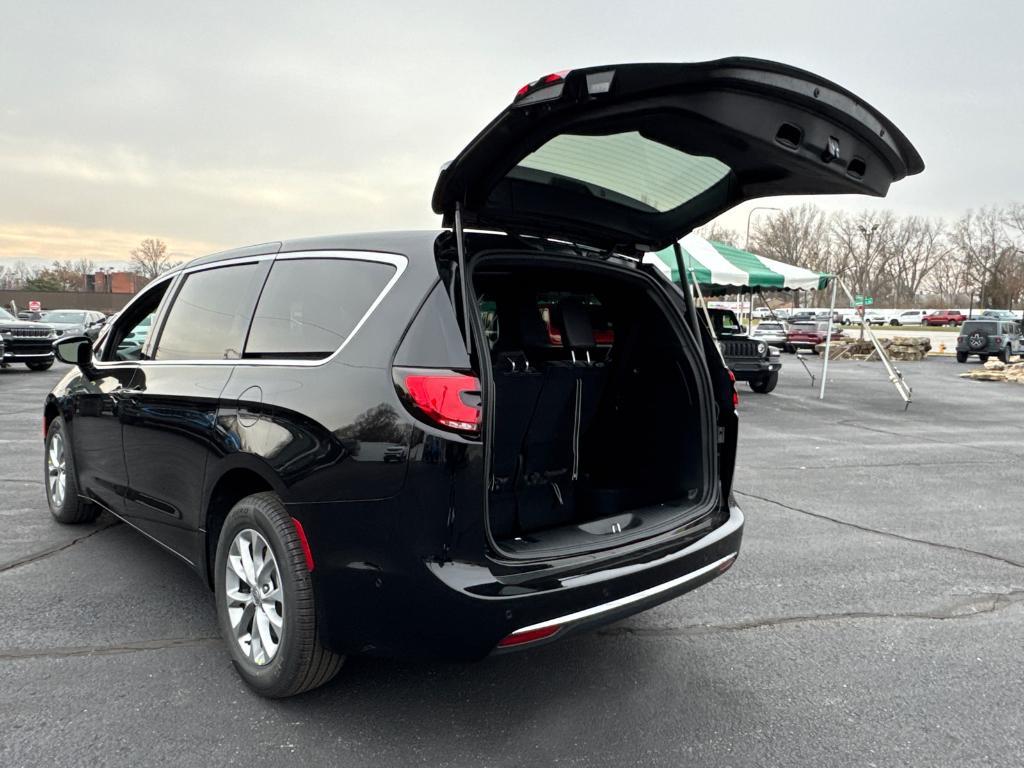 new 2025 Chrysler Pacifica car, priced at $48,420