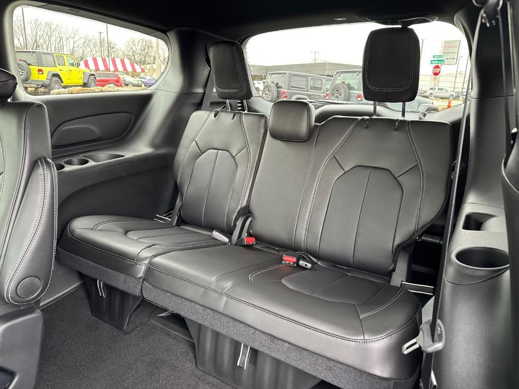 new 2025 Chrysler Pacifica car, priced at $39,988