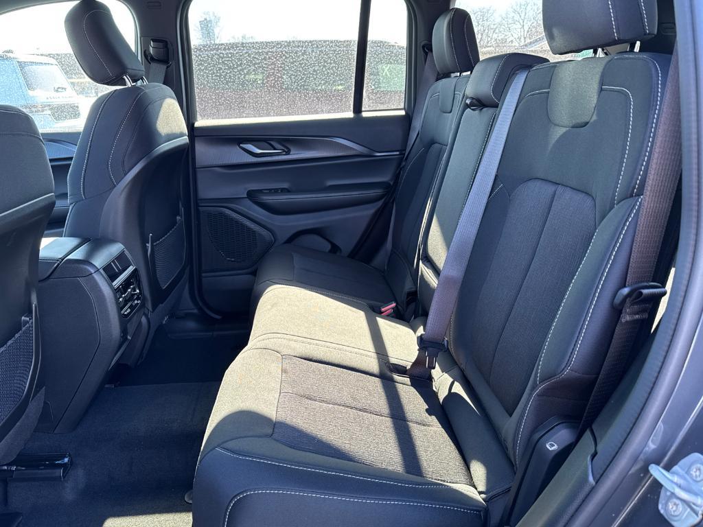 new 2025 Jeep Grand Cherokee car, priced at $42,175