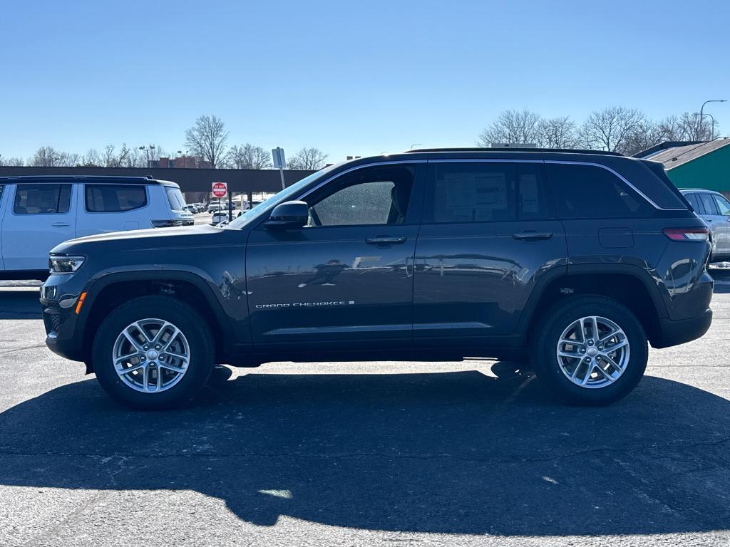 new 2025 Jeep Grand Cherokee car, priced at $32,988