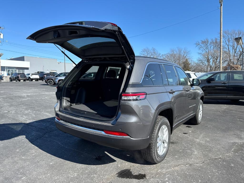 new 2025 Jeep Grand Cherokee car, priced at $42,175