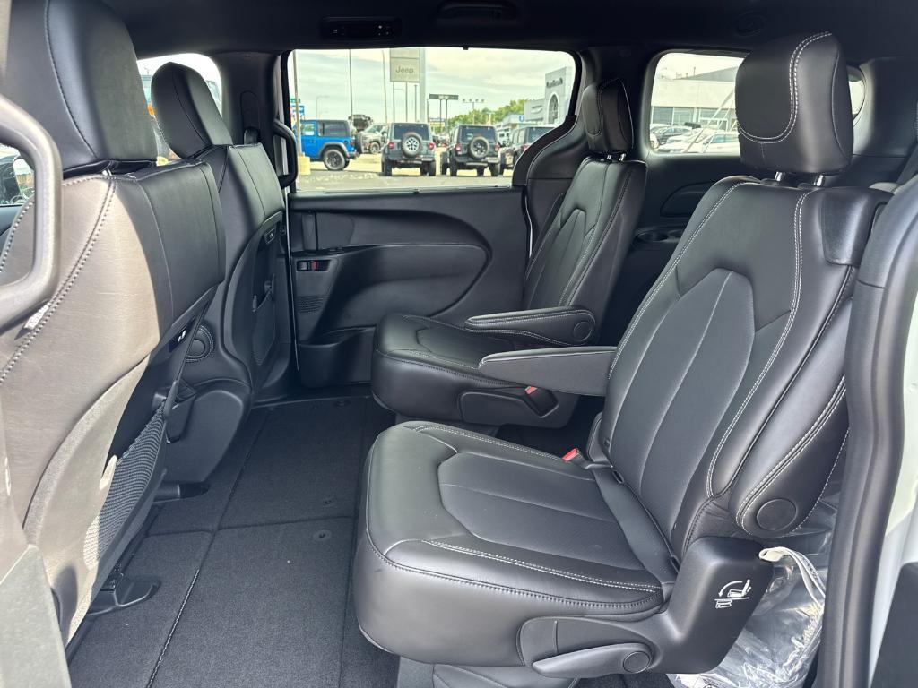 new 2026 Chrysler Pacifica car, priced at $38,988