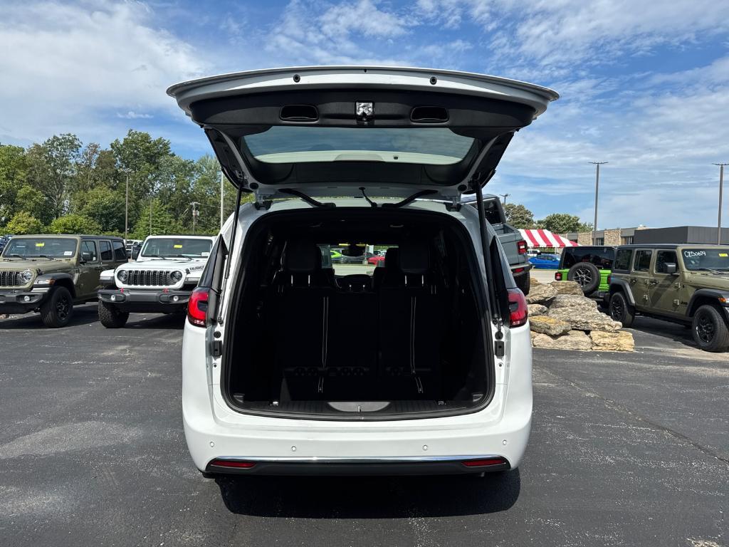 new 2026 Chrysler Pacifica car, priced at $38,988