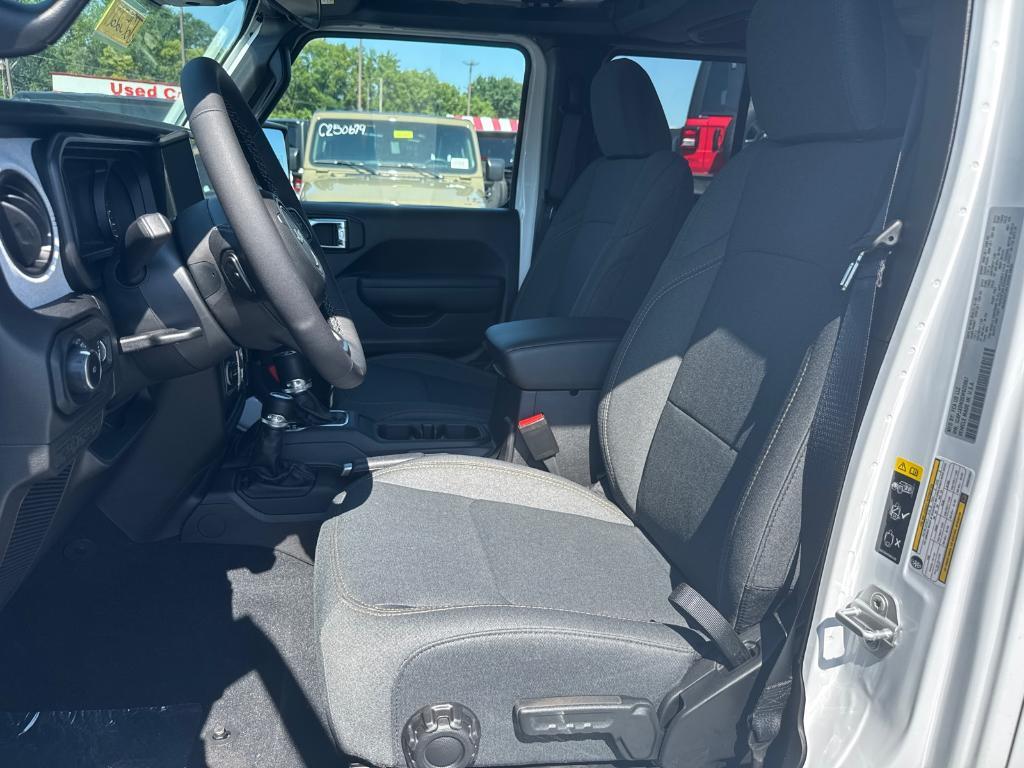 new 2025 Jeep Wrangler car, priced at $40,988