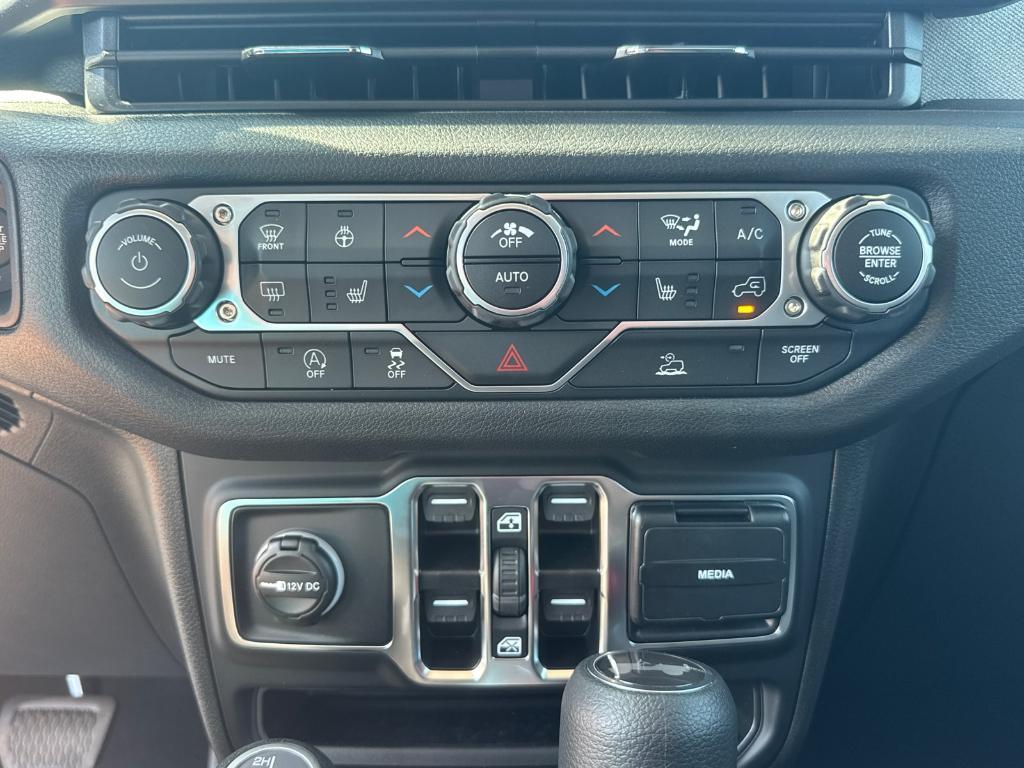 new 2025 Jeep Wrangler car, priced at $40,988