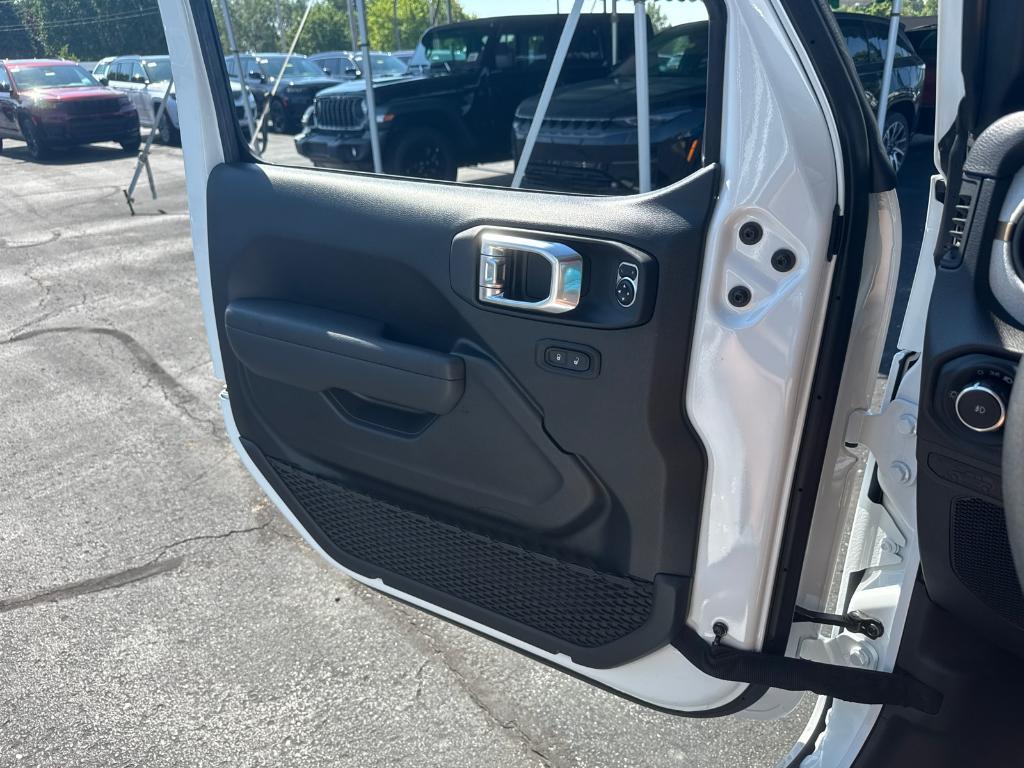 new 2025 Jeep Wrangler car, priced at $40,988