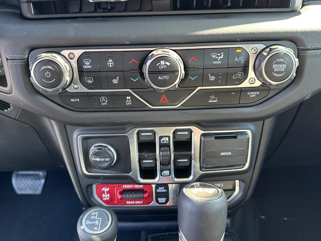 new 2025 Jeep Wrangler car, priced at $49,988