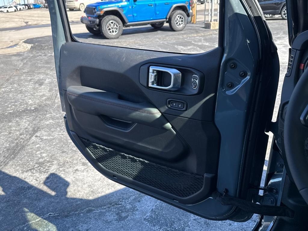 new 2025 Jeep Wrangler car, priced at $49,988
