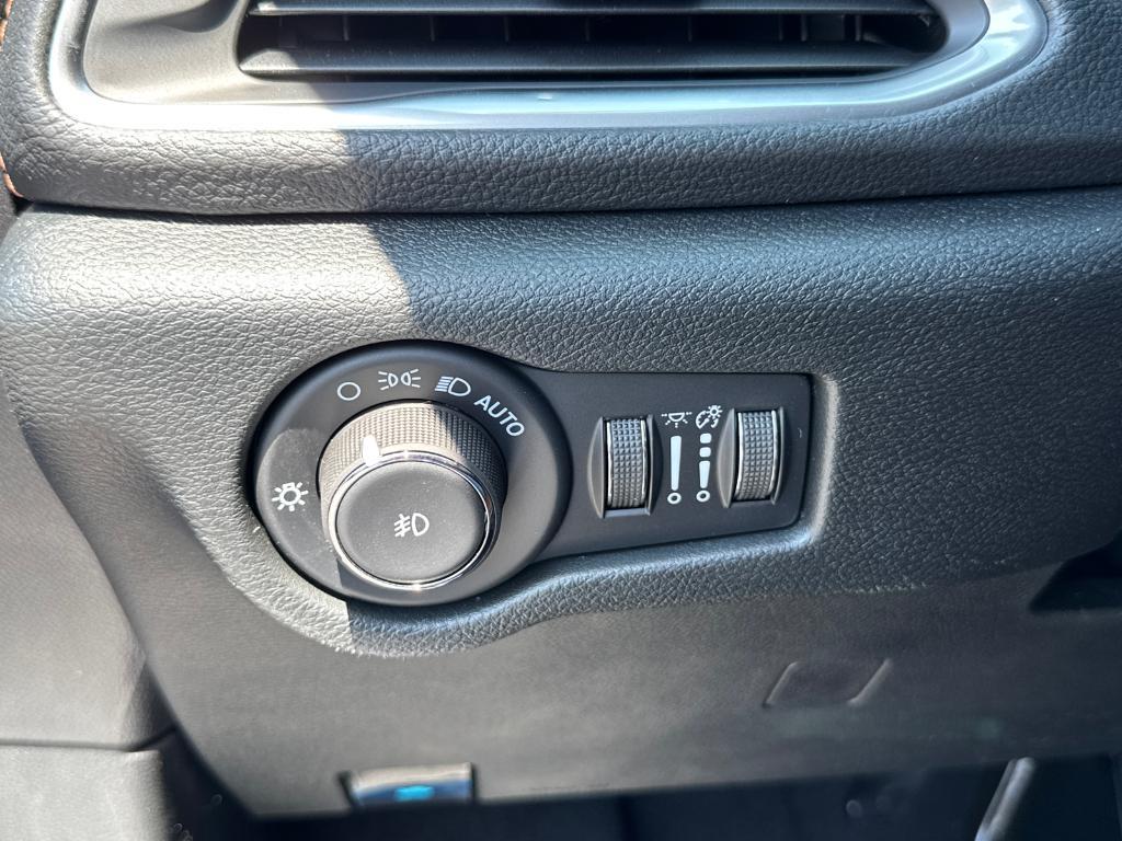 new 2025 Chrysler Pacifica Hybrid car, priced at $49,988
