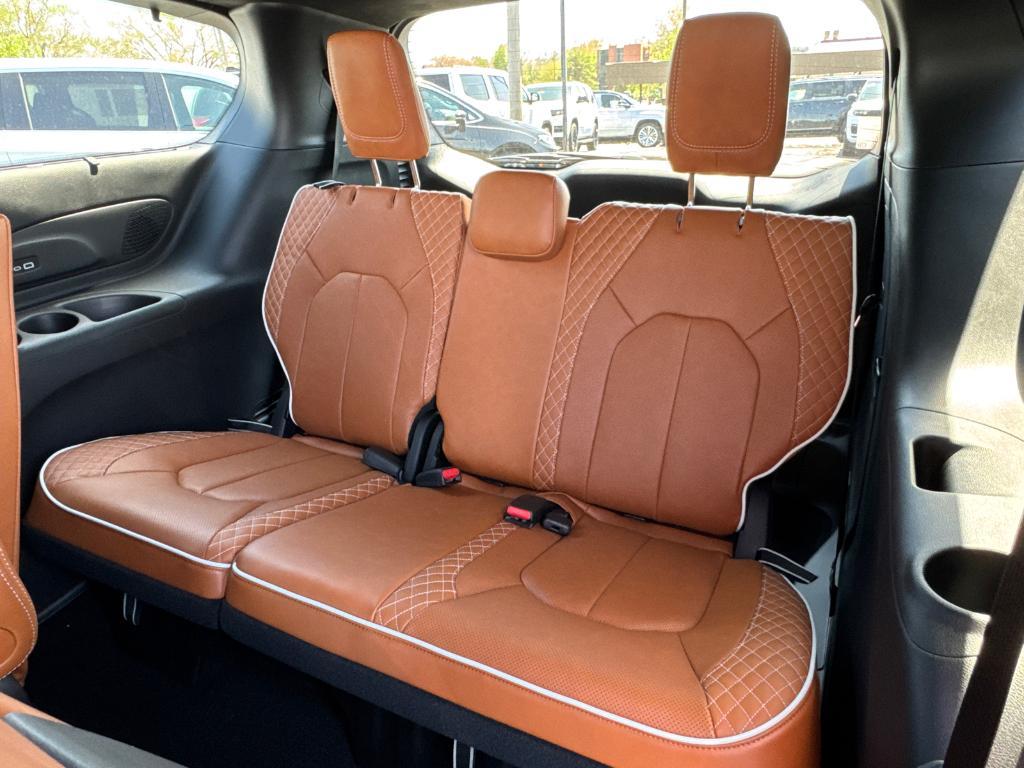 new 2025 Chrysler Pacifica Hybrid car, priced at $49,988