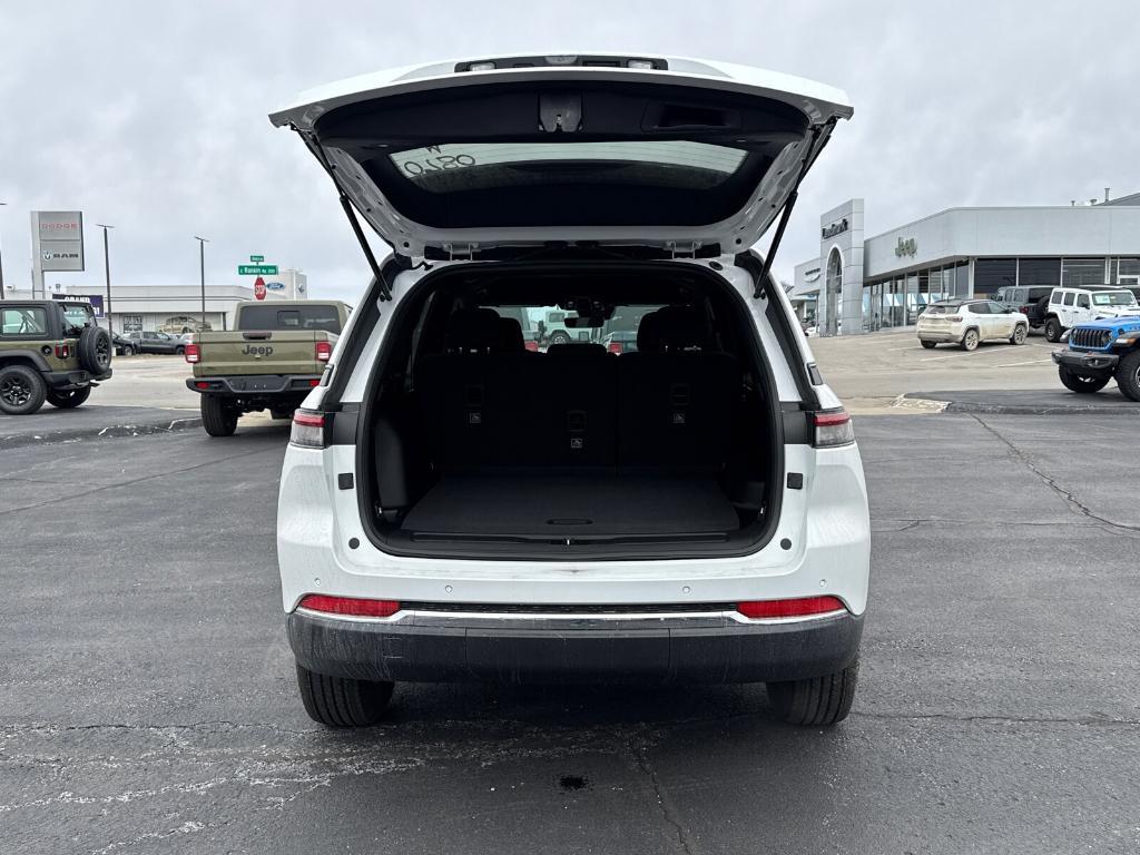 new 2025 Jeep Grand Cherokee car, priced at $31,988