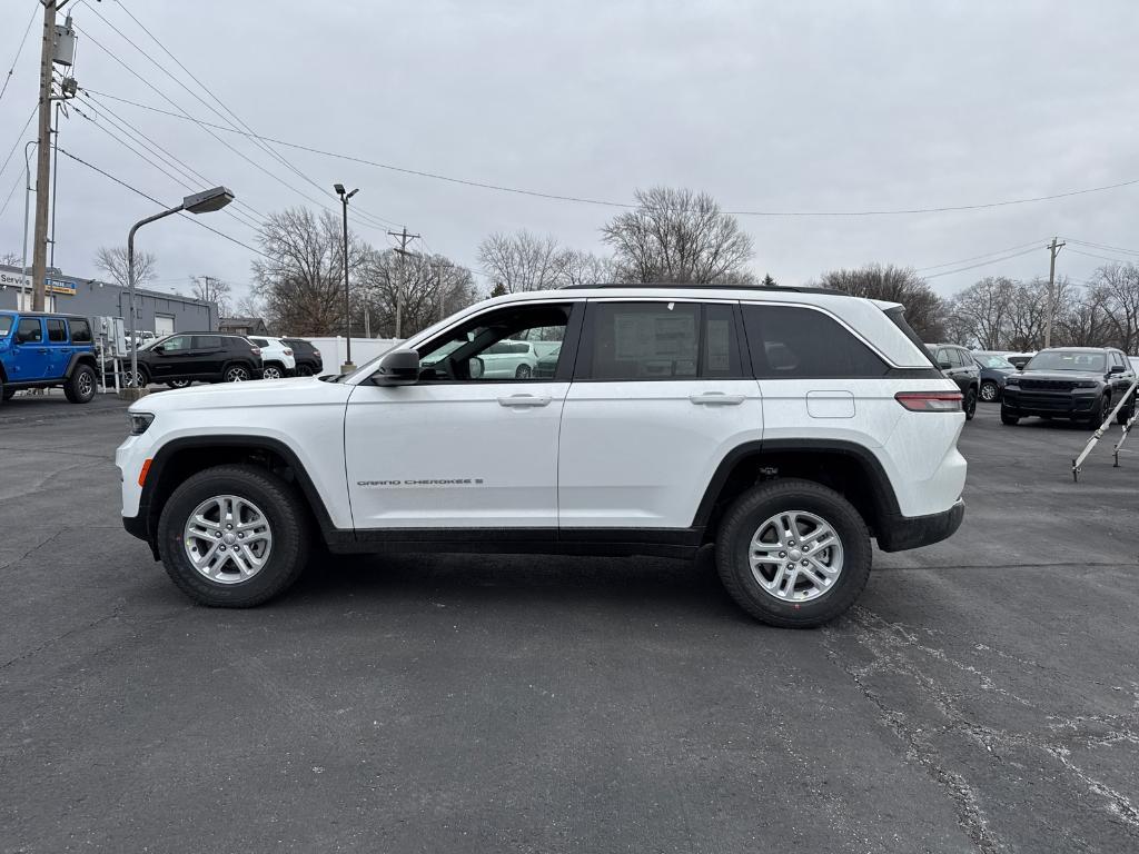 new 2025 Jeep Grand Cherokee car, priced at $40,830