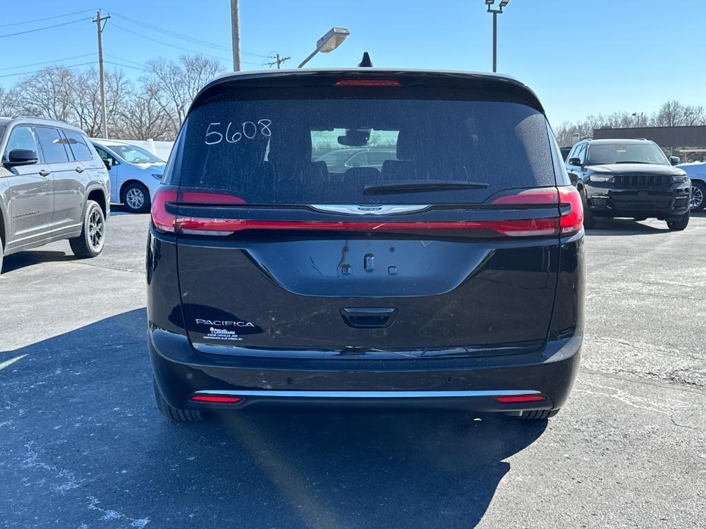 new 2025 Chrysler Pacifica car, priced at $45,425