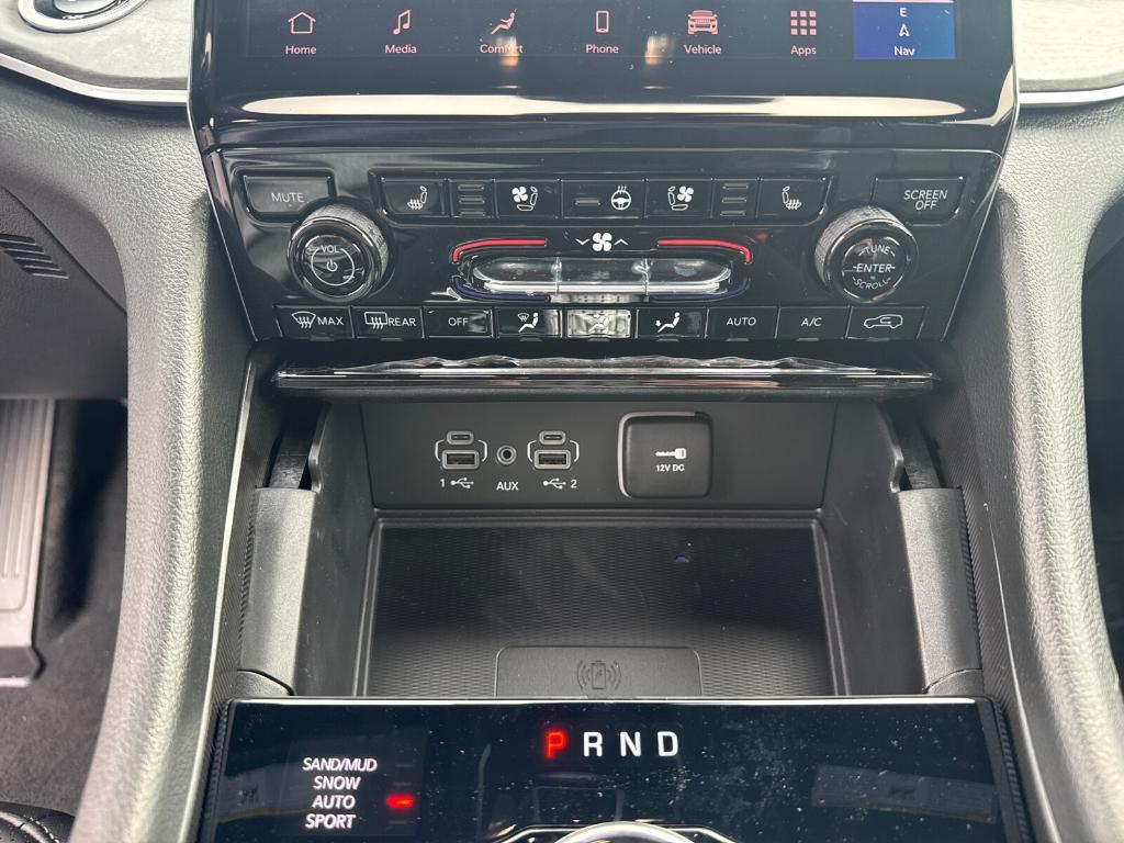 new 2025 Jeep Grand Cherokee car, priced at $43,988