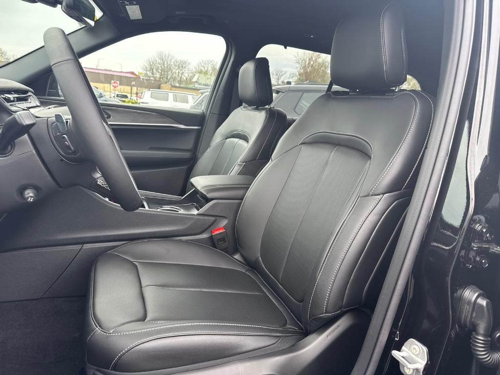 new 2025 Jeep Grand Cherokee car, priced at $55,660