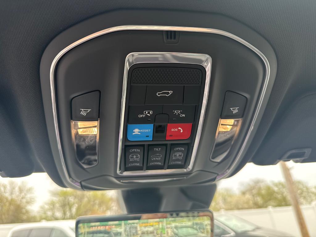 new 2025 Jeep Grand Cherokee car, priced at $55,660