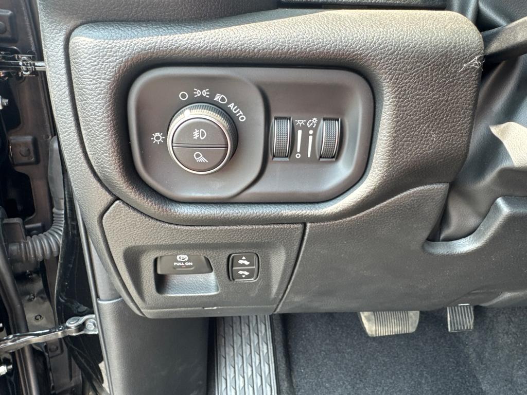 new 2025 Ram 1500 car, priced at $46,985