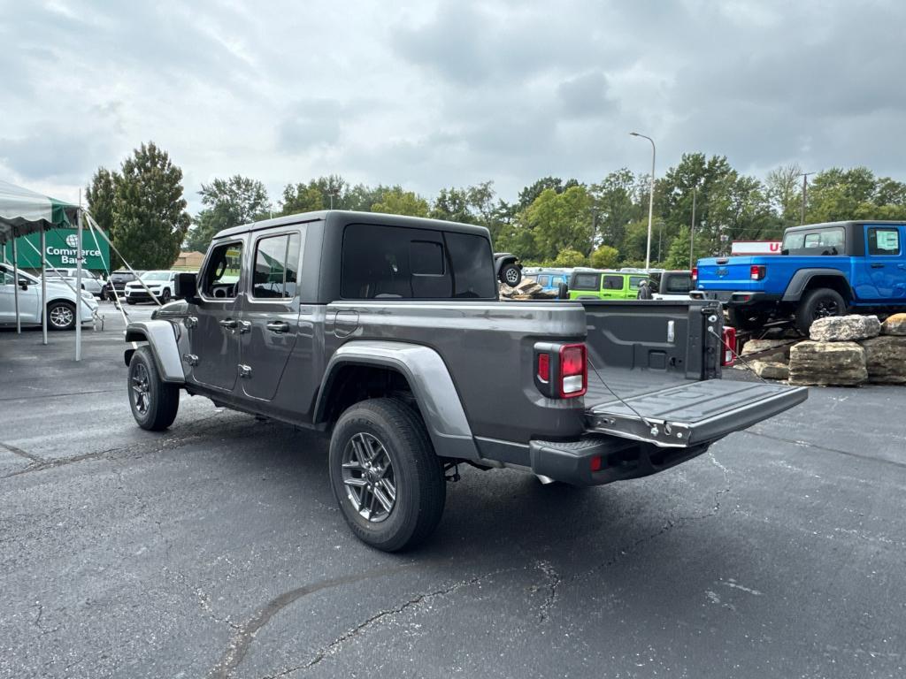 new 2025 Jeep Gladiator car, priced at $40,988