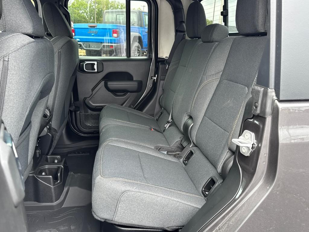 new 2025 Jeep Gladiator car, priced at $40,988