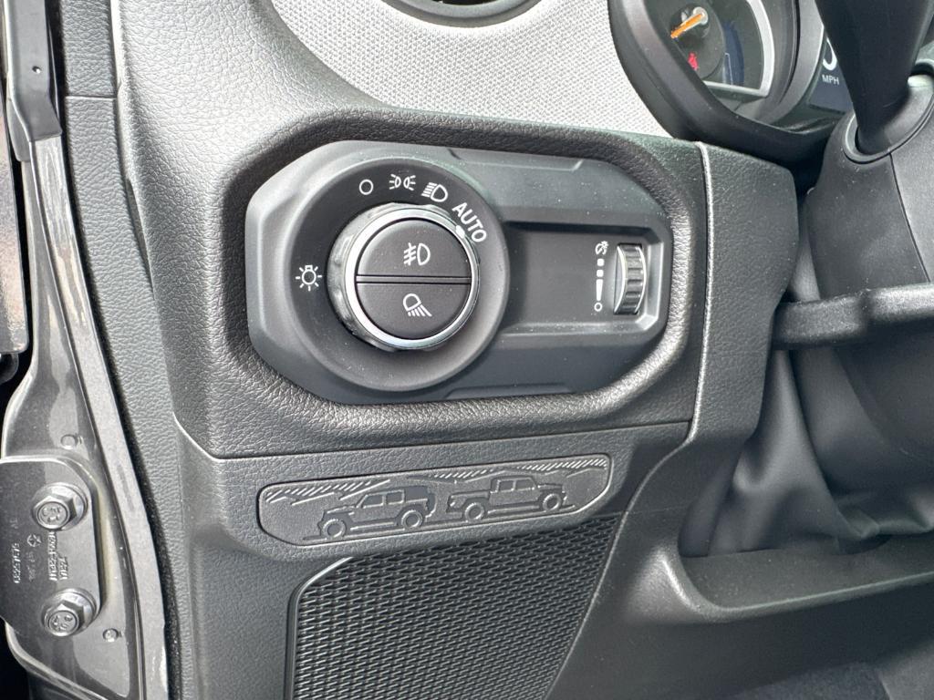 new 2025 Jeep Gladiator car, priced at $40,988