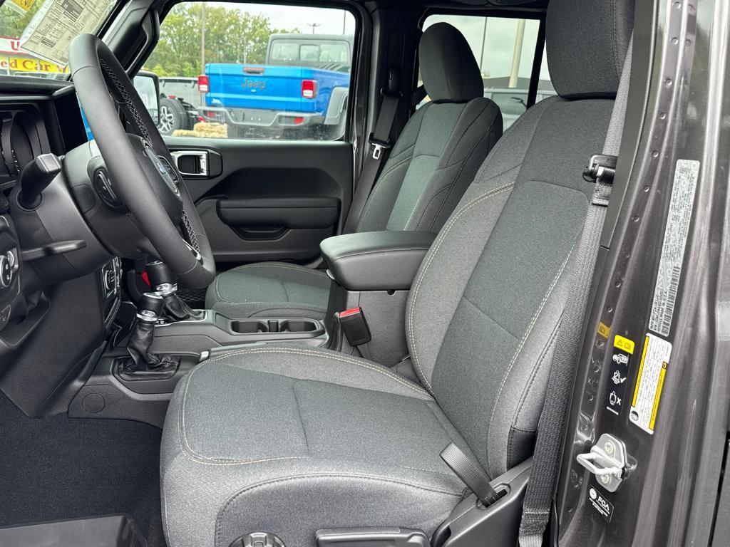 new 2025 Jeep Gladiator car, priced at $40,988